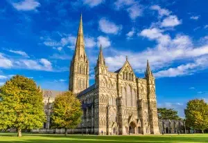 Los cimientos de la Catedral de Salisbury en Inglaterra estan hechos de hormigon.webp